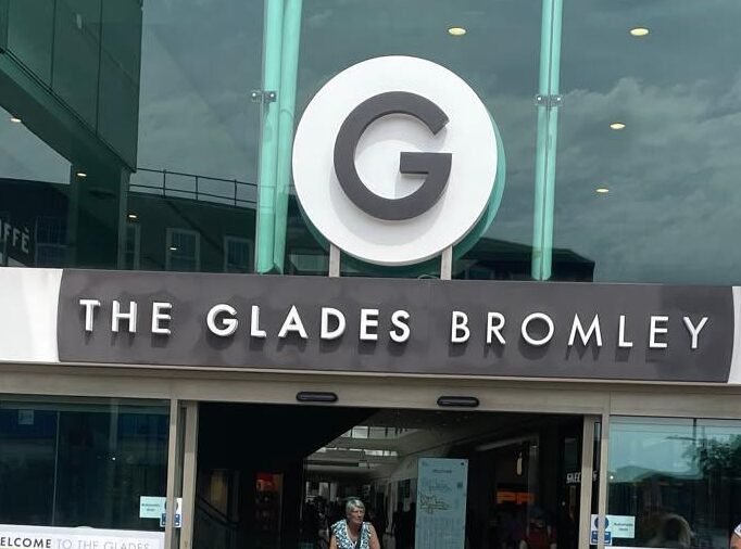 Energy-efficient illuminated LED storefront sign built by professional London sign makers.