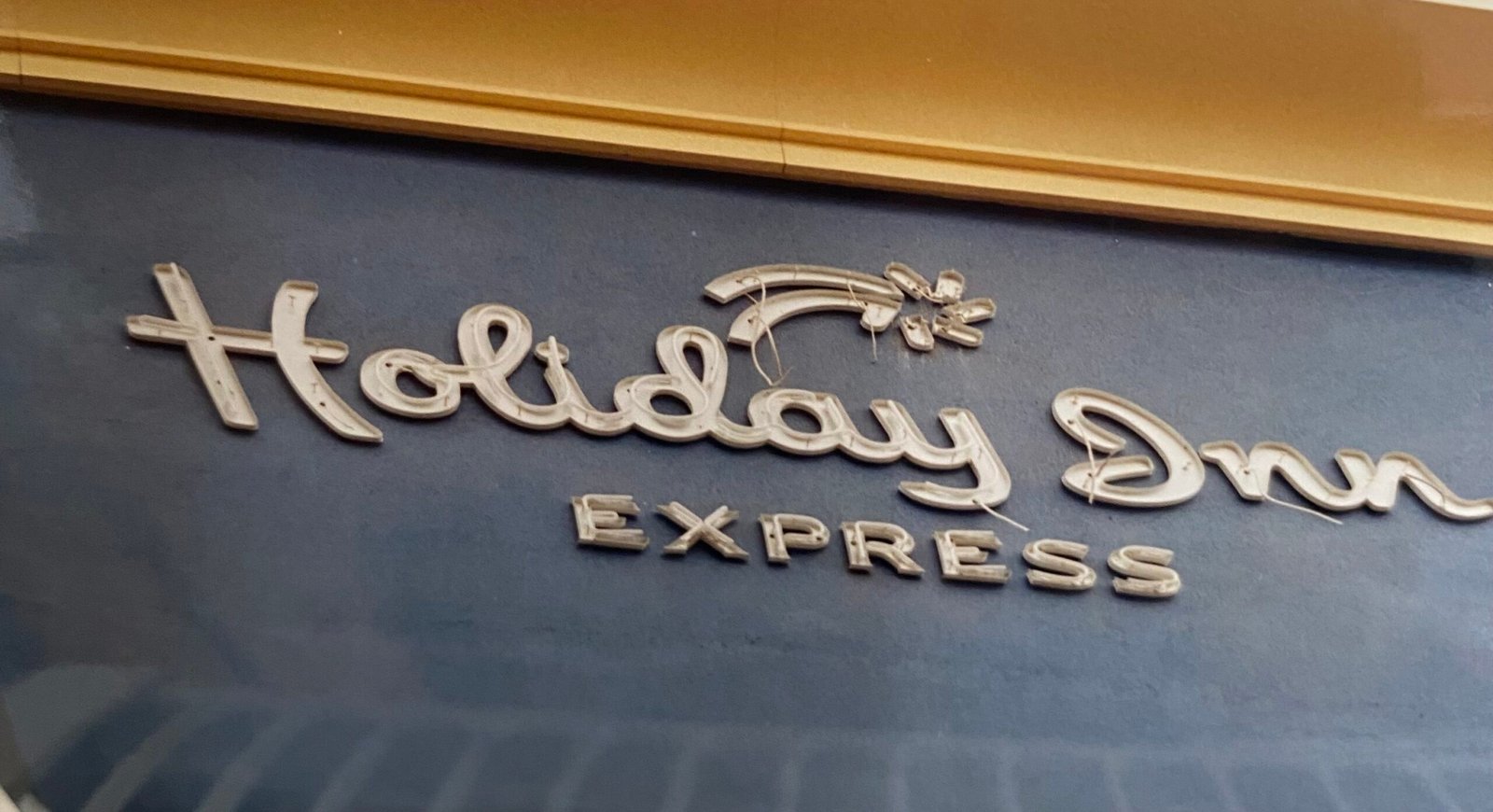 Sign Makers UK Holiday Inn Birmingham high level illuminated exterior signage installation